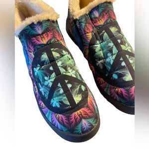 Yes We Vibe Winter Comfort Sneaker Boot 5.5 Vegan Cruelty Free Peace Sign